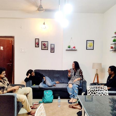 Nomad'S Nest Backpackers Hostel Guwahati Bagian luar foto