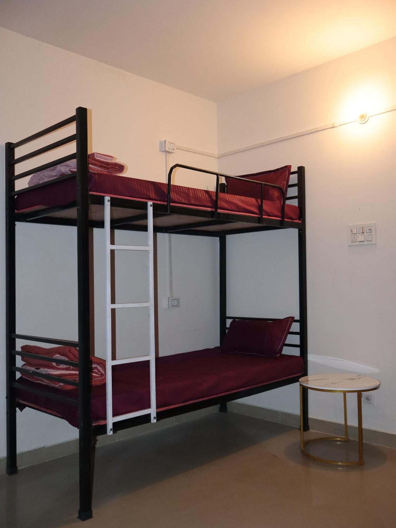 Nomad'S Nest Backpackers Hostel Guwahati Bagian luar foto