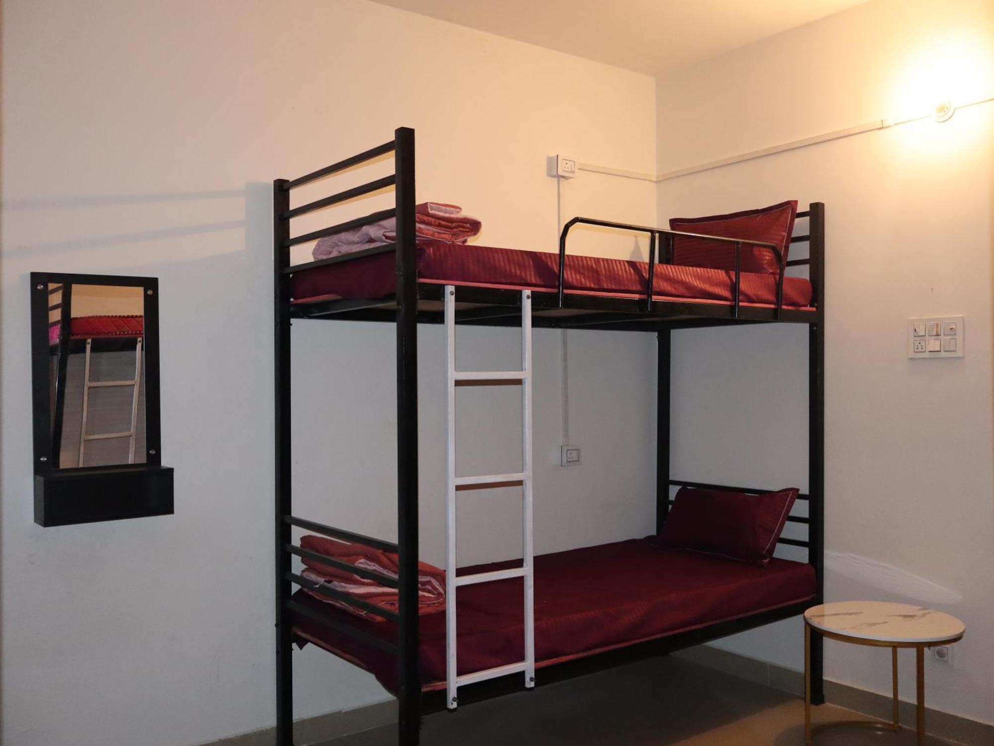 Nomad'S Nest Backpackers Hostel Guwahati Bagian luar foto