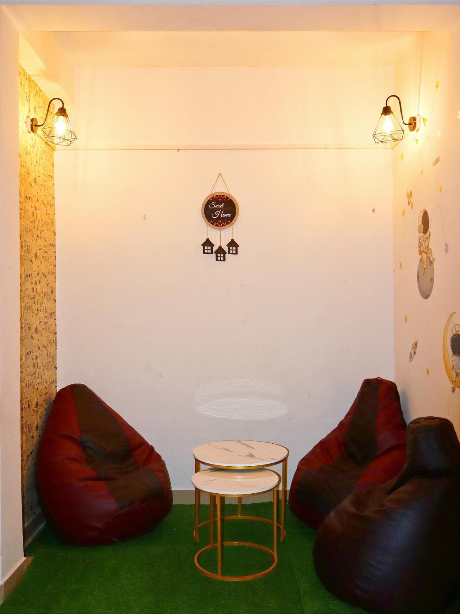 Nomad'S Nest Backpackers Hostel Guwahati Bagian luar foto
