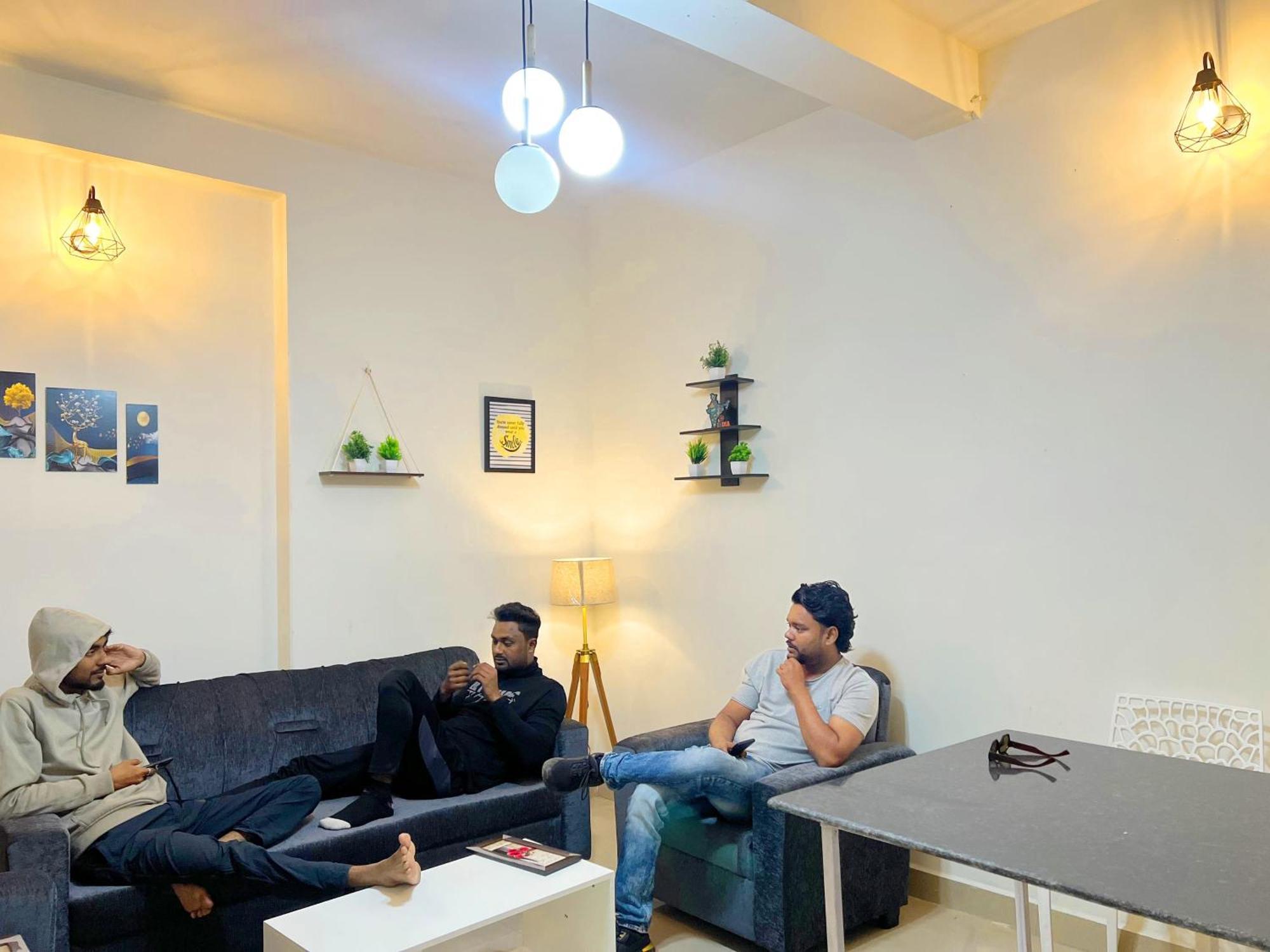 Nomad'S Nest Backpackers Hostel Guwahati Bagian luar foto