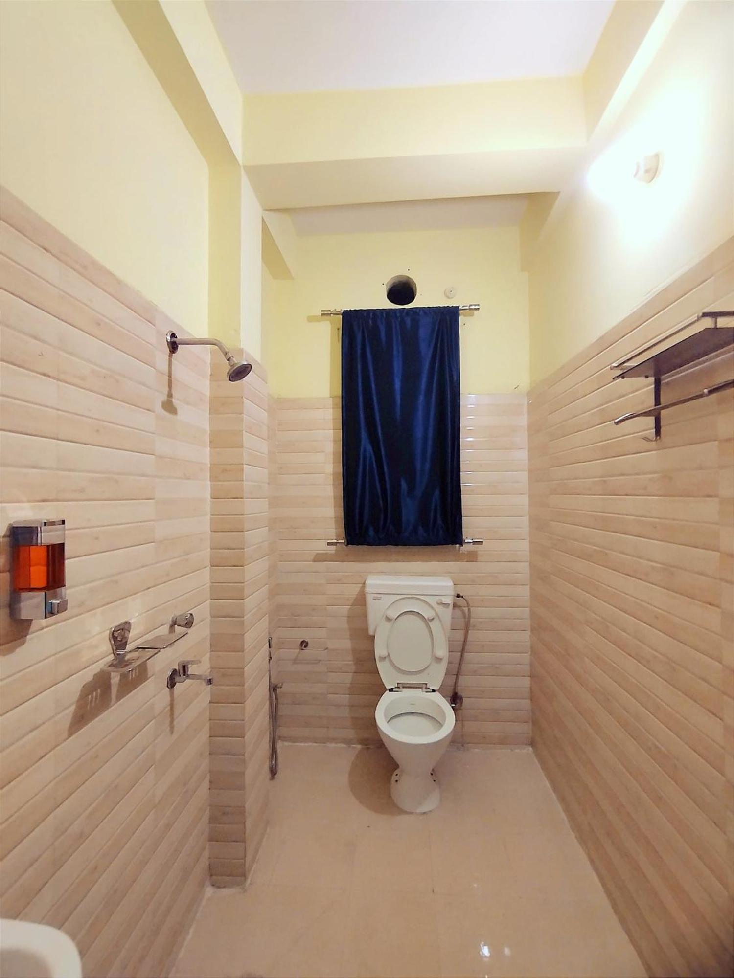Nomad'S Nest Backpackers Hostel Guwahati Bagian luar foto