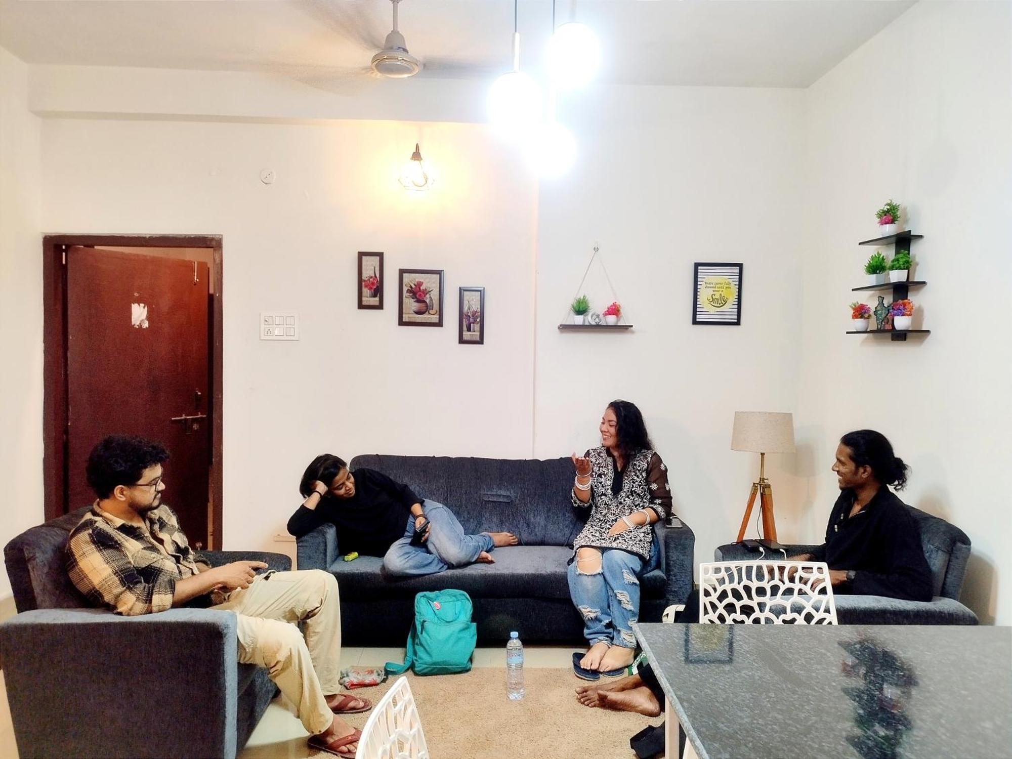Nomad'S Nest Backpackers Hostel Guwahati Bagian luar foto